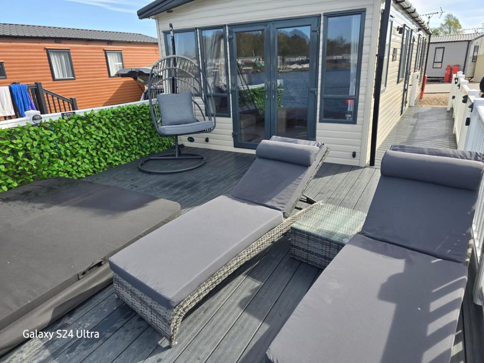 Lakeside Holiday Home With Hot Tub Tattershall Exterior foto
